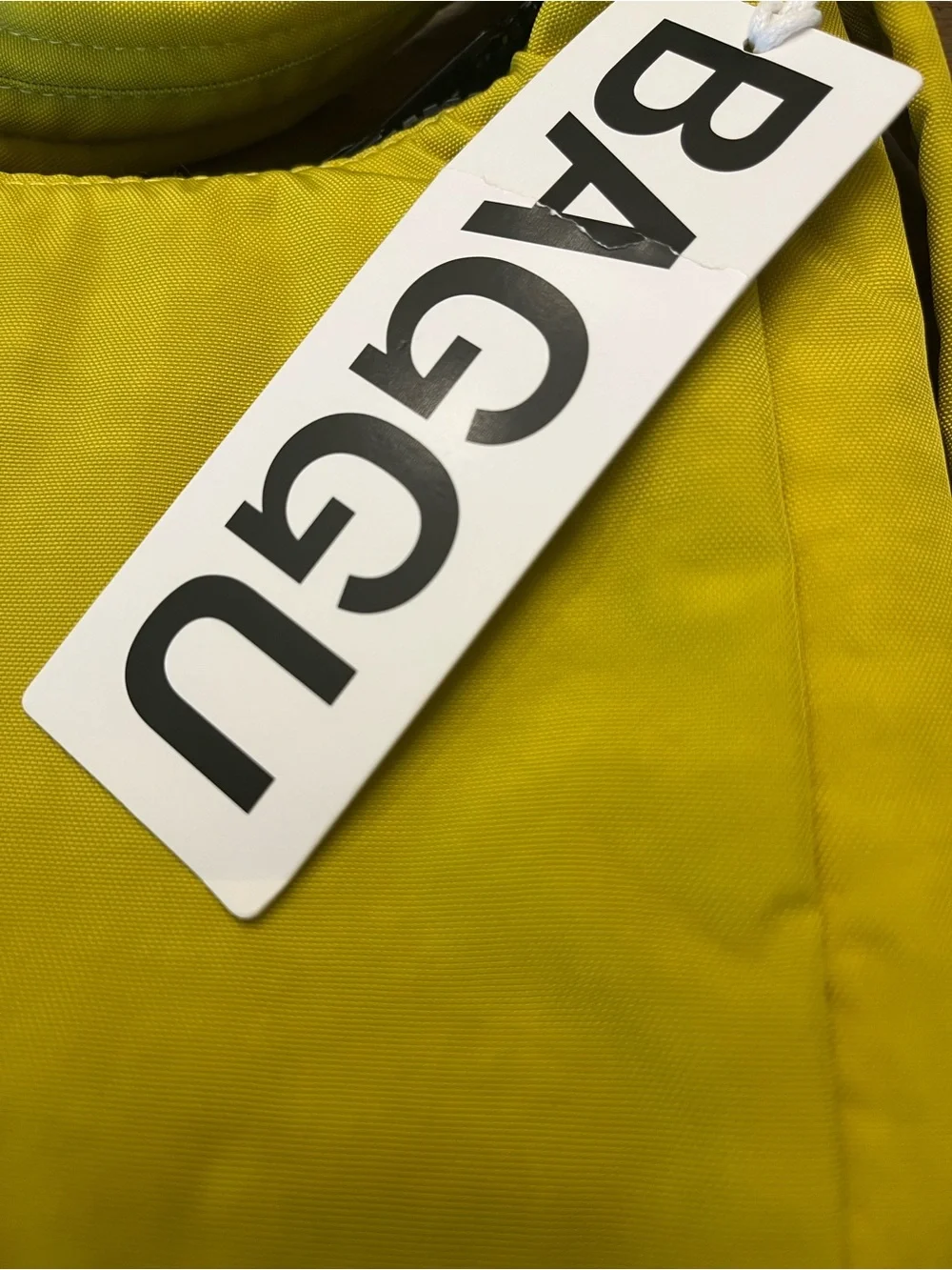 New With Tags Baggu Medium Cargo Crossbody - Lemongrass
